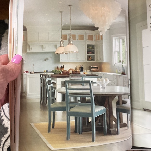 Color Saves the Day - Power of the Perfect Color Palette Book - Picture 5 of 11